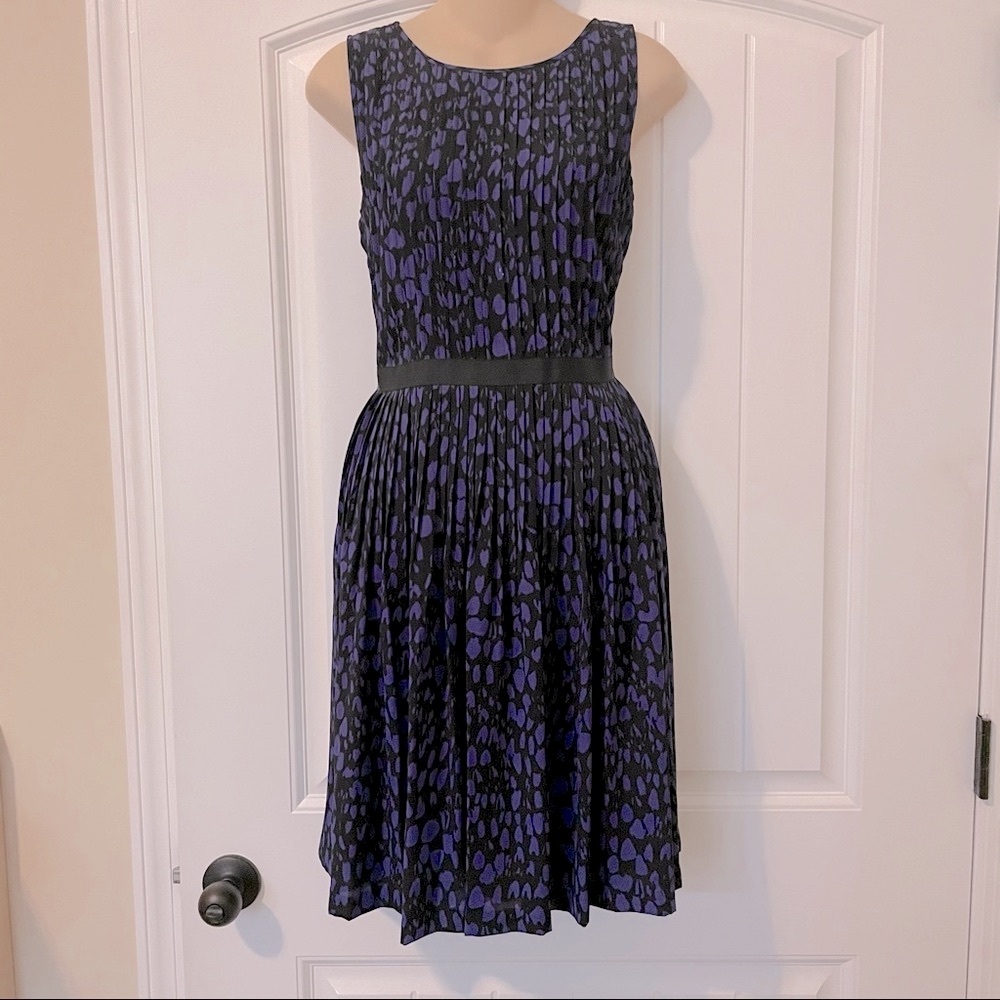 LOFT Sleeveless Pleated Dress